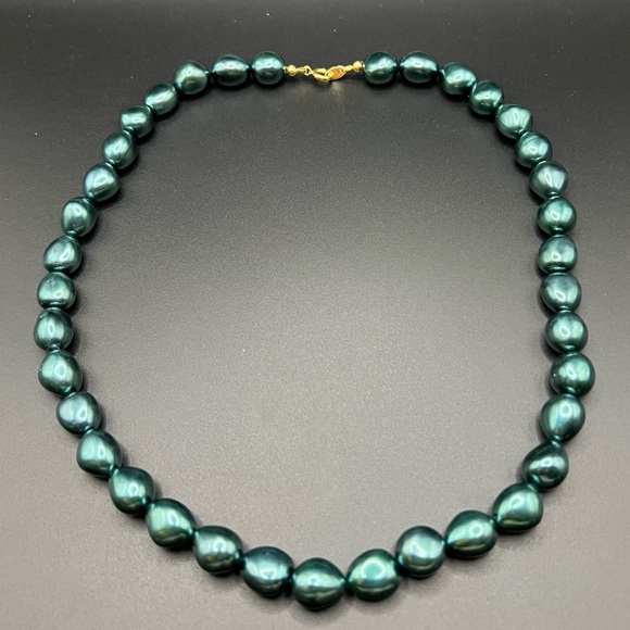 Trifari Jewelry - Vintage Trifari Teal Beaded Necklace